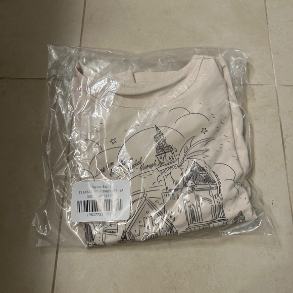 NEW Taylor Swift baby tee L - Picture 3 of 6